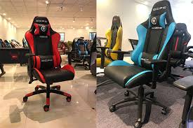 IM电竞专业电竞椅选购指南，展示符合人体工学的电竞椅结构